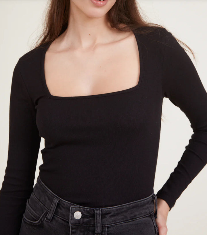 Ludmilla square neck