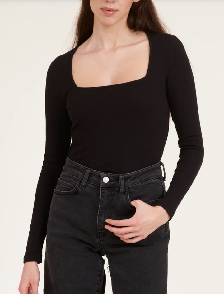 Ludmilla square neck