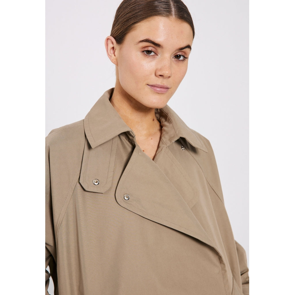 VANA SHORT TRENCH COAT WARM BEIGE