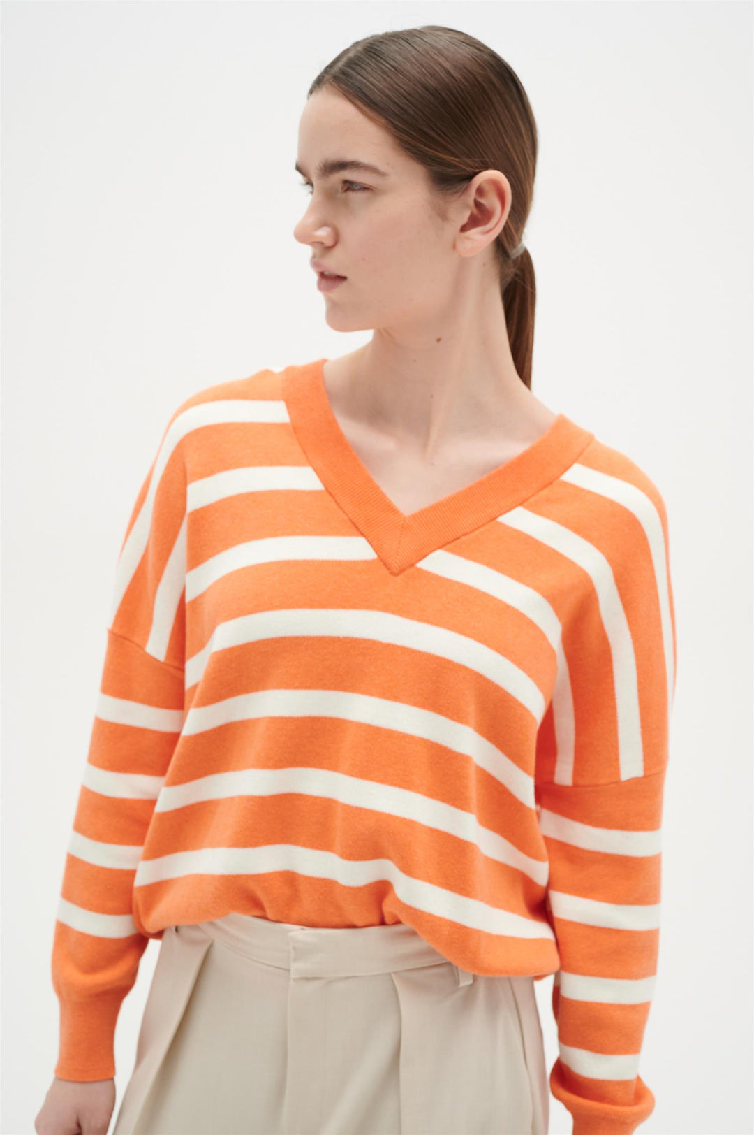 FOSTERIW V-NECK STRIKKET PULLOVER