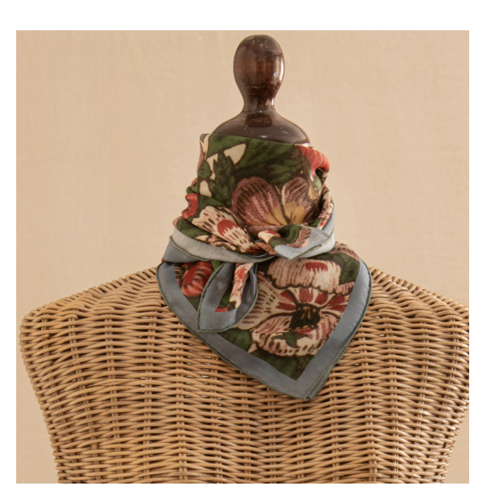 LIGHT GREEN BLOOM SCARF