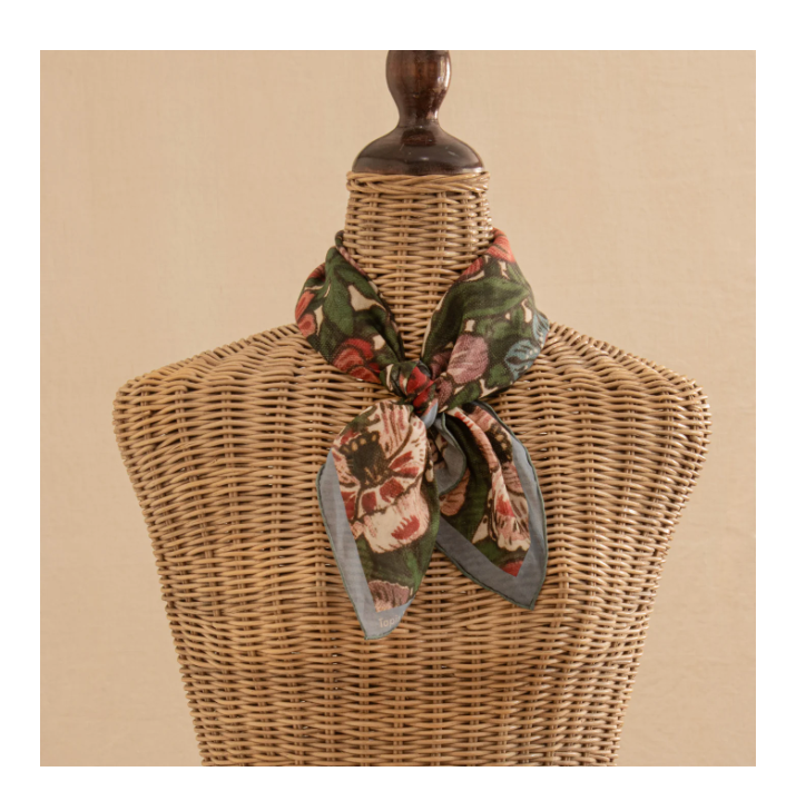 LIGHT GREEN BLOOM SCARF