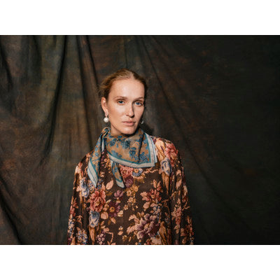 Light Dahlia Scarf